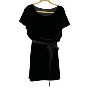 New Nwt  WHITE HOUSE BLACK MARKET dress velvet Kimono Sleeve Satin Belt Sz 4